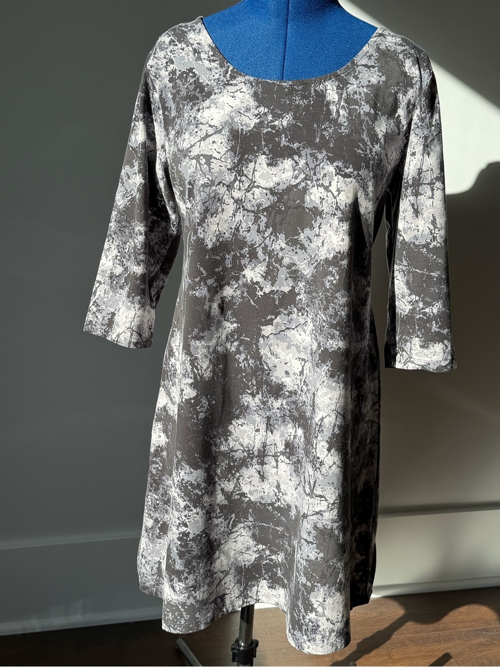 Attitudes by Renee Gray and White Marble-Print Long Sleeve Shift Dress